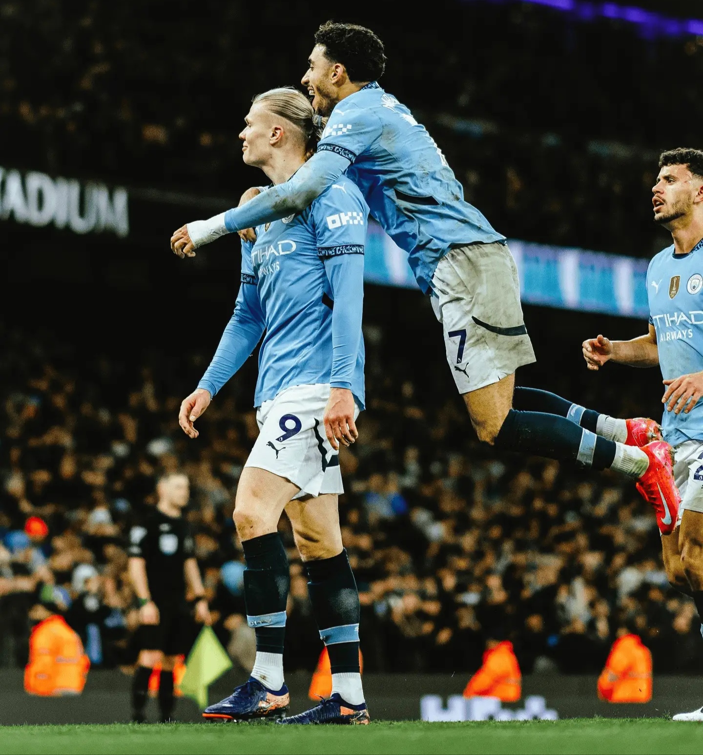 九游手机版-欧联赛程吃紧，曼城加时末段复出首秀，气氛紧张，数据趋势出现新变化(曼城赞助商一览表)